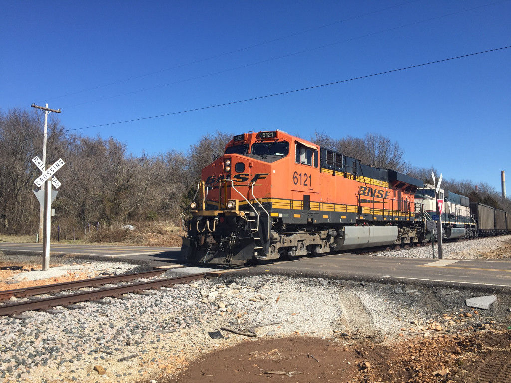 BNSF 6121 